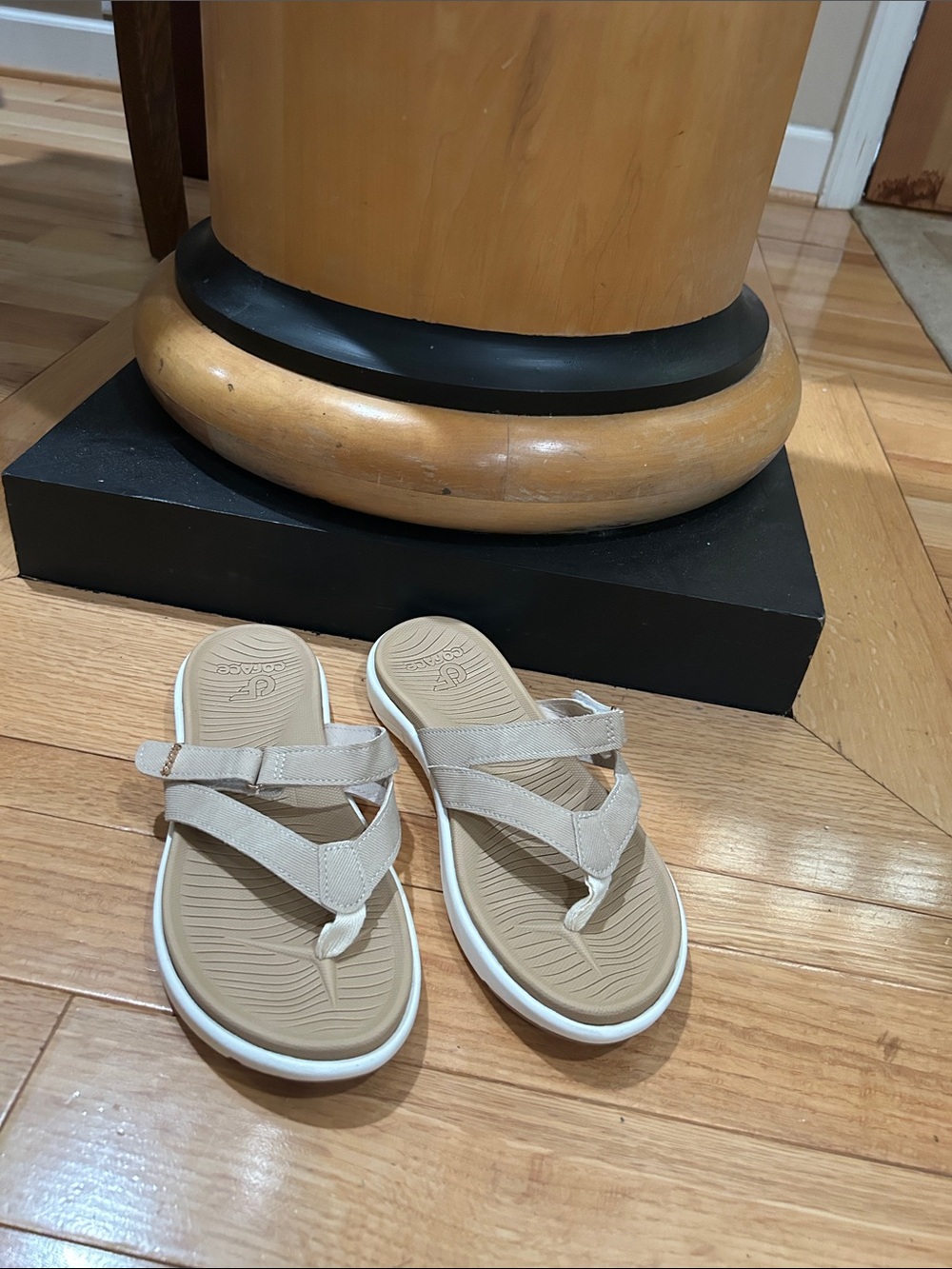 Women’s Neutral Beige Comfort Toe-Post Sandals